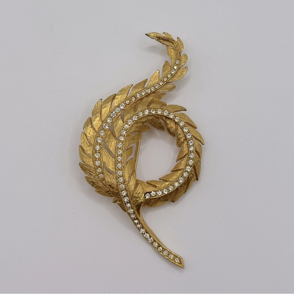 BELLINI Vintage Gold-Tone Crystal Leaf Brooch & Clip-On Earring Set - Picture 3 of 16